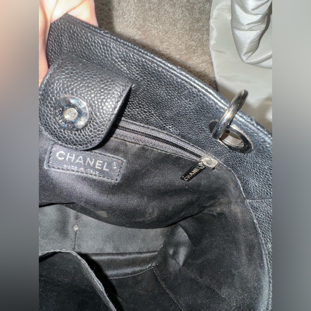 100% authentic Chanel black small shopping tote bag - Picture 9 of 16